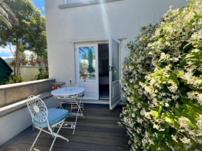 Charming Flatlet Near the Amazing Sunset Beach